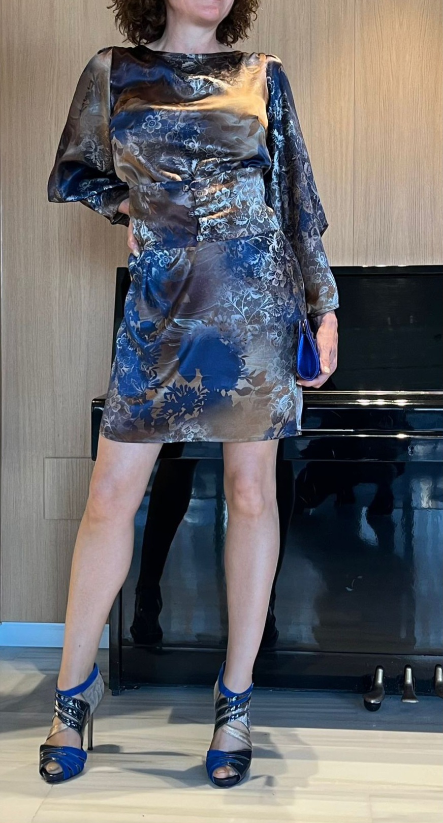 Vestido de seda 100% para mujer SIMONE con estampado floral, fajín ancho a la cintura y espalda abierta, diseño EVA TYCHÉ