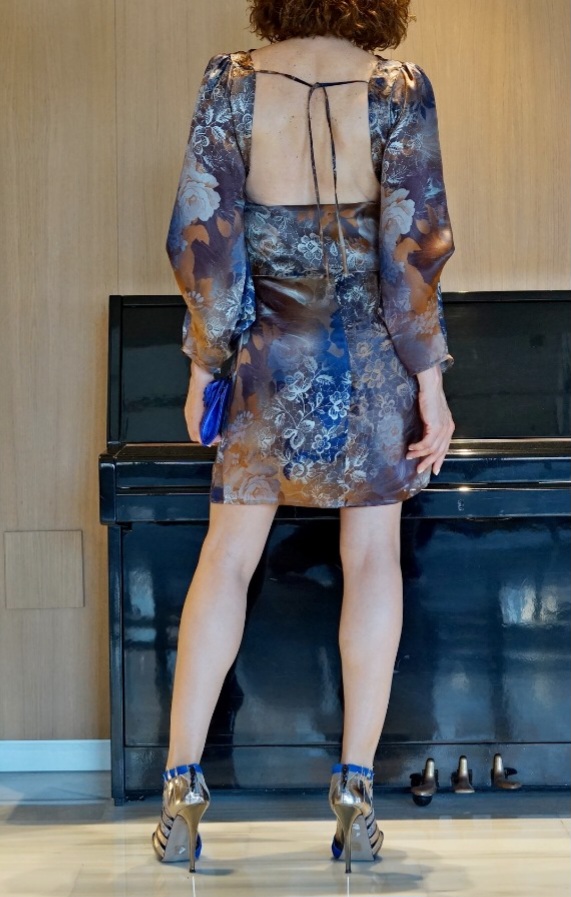 Vestido de seda 100% para mujer SIMONE con estampado floral, fajín ancho a la cintura y espalda abierta, diseño EVA TYCHÉ